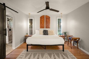 4 bedrooms, desk, iron/ironing board, travel crib