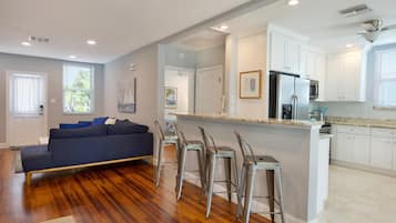 House, Multiple Beds (Blue Lizard) | Living area