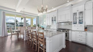 Private kitchen - Island Waters (Fort Myers Beach)