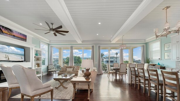Living area - Island Waters (Fort Myers Beach)