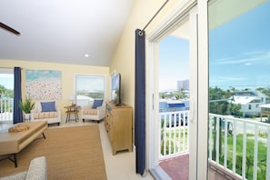 Living area - The Grand Mango (Fort Myers Beach)