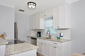 House, 1 King Bed with Sofa bed (Casa Azul A) | Private kitchen | Oven, toaster