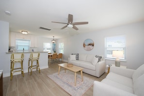 House, 1 King Bed with Sofa bed (Casa Azul A) | Living area
