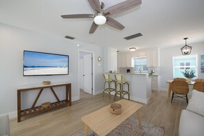 House, 1 King Bed with Sofa bed (Casa Azul A) | Living area