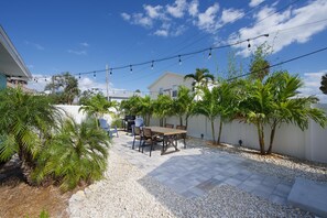 House, 1 King Bed with Sofa bed (Casa Azul A) | Outdoor dining - Casa Azul A (Fort Myers Beach)