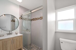 House, 1 King Bed with Sofa bed (Casa Azul B) | Bathroom - Casa Azul B (Fort Myers Beach)