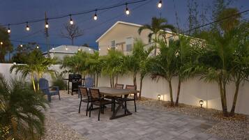 House, 1 King Bed with Sofa bed (Casa Azul B) | Outdoor dining