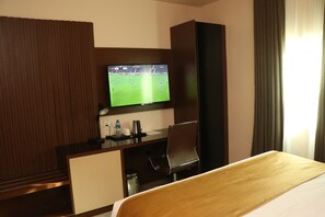 Standard Room | Desk, laptop workspace, free WiFi - The Velvet Residence (Abuja)
