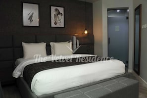 Deluxe Room | Desk, laptop workspace, free WiFi - The Velvet Residence (Abuja)
