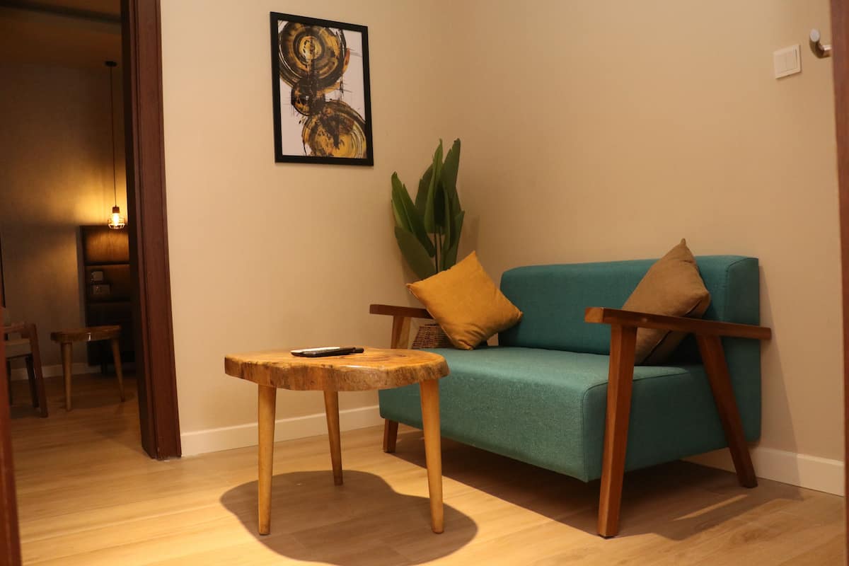 Deluxe Room | 1 bedroom, desk, laptop workspace, free WiFi