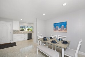 Casa, varias camas (Miramar Palms) | Restauración