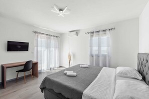 5 quartos, ferros/tábuas de passar roupa, Wi-Fi de cortesia