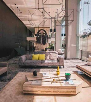 Interior - Spacious 3 bedroom apartment located in nice Colonia Americana with sky pool. (Ladron de Guevara)