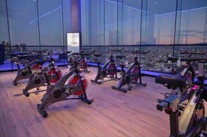 Fitness facility - Spacious 3 bedroom apartment located in nice Colonia Americana with sky pool. (Ladron de Guevara)