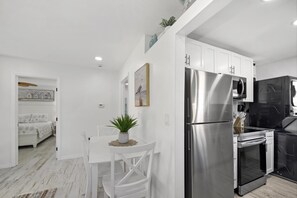 Maison, Plusieurs lits (Coconut Villa B) | Cuisine privée | Un four, grille-pain