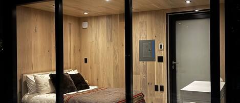 State of the art mirrored house. Learn more at oodhouse.com