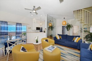 Living area - Sunny Canal (Fort Myers Beach)
