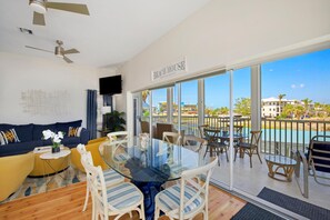 House, Multiple Beds (Sunny Canal) | Dining