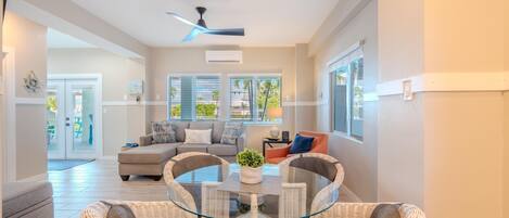 Nhà, nhiều giường (Harborside on Palermo) | Khu phòng khách