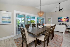 House, Multiple Beds (Harborside on Palermo) | Dining