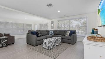 House, Multiple Beds (Blue Oasis) | Living area