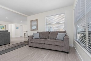 House, Multiple Beds (Blue Oasis) | Living area