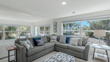 House, Multiple Beds (Blue Oasis) | Living area