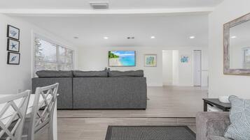 House, Multiple Beds (Blue Oasis) | Living area