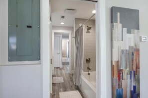 House, Multiple Beds (Beach Paradise Getaway) | Bathroom