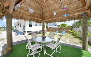 Ferienhaus, 1 King-Bett und Schlafsofa (Lucky Charm 1) | Speisen im Freien