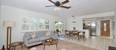 House, 2 Queen Beds (Beach Bungalow) | Living area