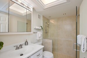 Maison, 2 grands lits (Beach Bungalow 2) | Salle de bain