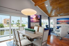 House, 2 Queen Beds (Flip Flops Forever) | Dining