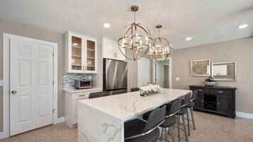 House, Multiple Beds (Kokomo) | Dining