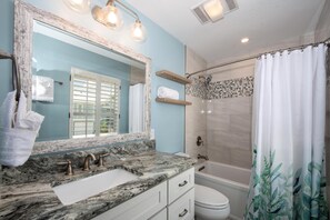 Casa, varias camas (Kokomo) | Baño