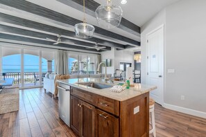 House, Multiple Beds (Island Grande) | Interior