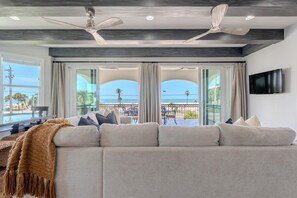 House, Multiple Beds (Island Grande) | Living area