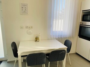 Dining - Modern vacation home in the countryside and close to the city! (Koblenz)