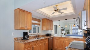 Condo, varias camas (Casa Marina II-431) | Cocina privada | Horno y tostadora