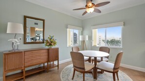 Condo, varias camas (Casa Marina II-431) | Restaurantes