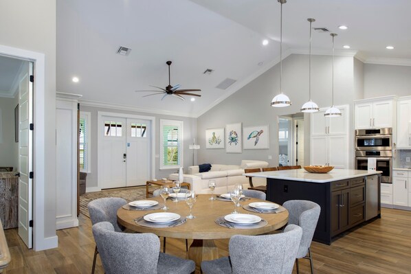 House, Multiple Beds (Crain's Perch) | Dining