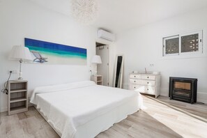 4 bedrooms, iron/ironing board, free WiFi, bed sheets