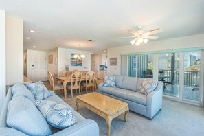 House, 1 King Bed with Sofa bed (Lone Palm Retreat) | Living area