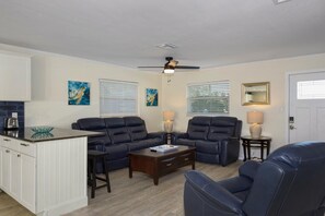 Casa, varias camas (Coral By The Sea A) | Zona de estar