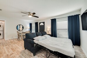 3 bedrooms, iron/ironing board, travel crib, free WiFi