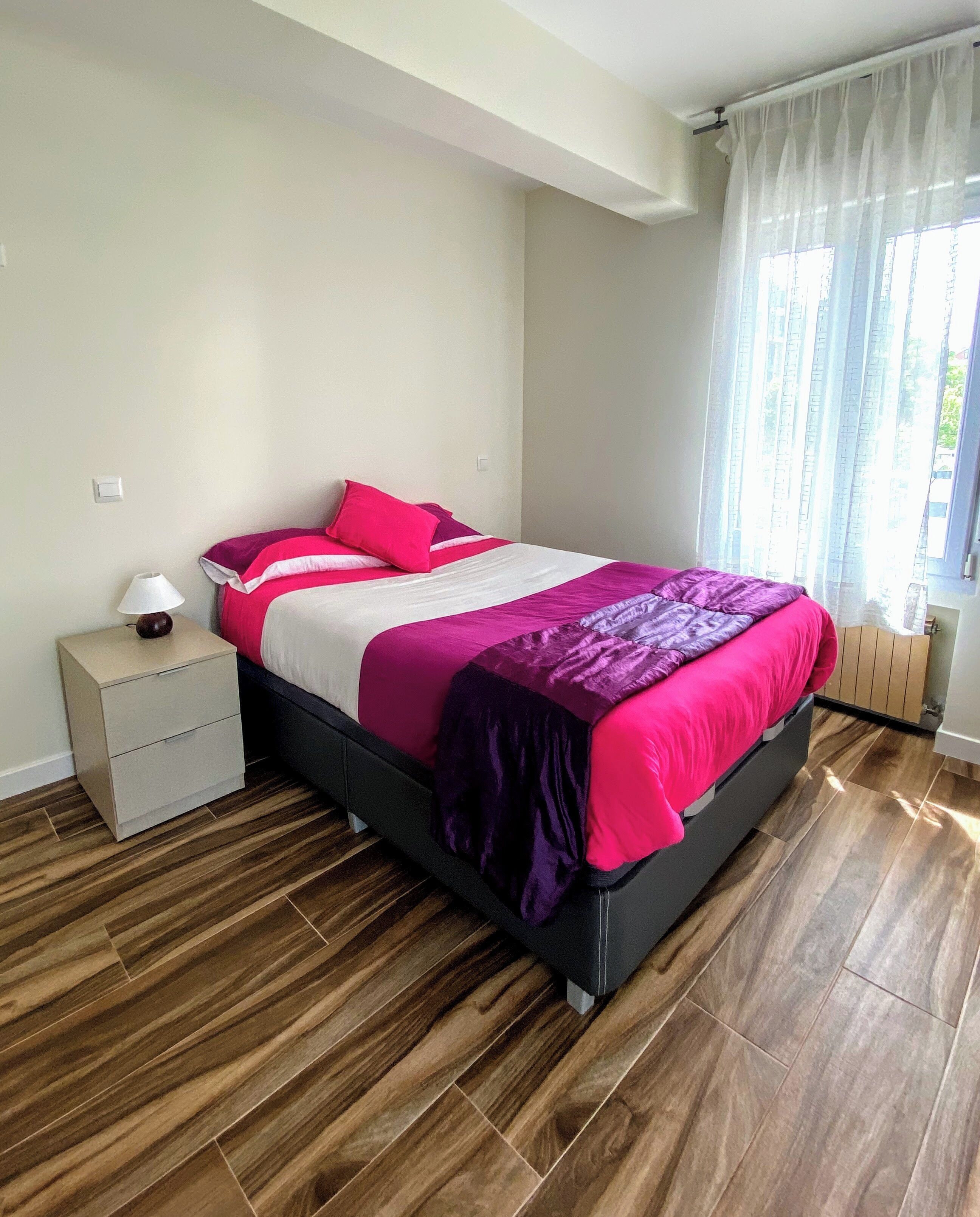 4 slaapkamers, een strijkplank/strijkijzer, gratis wifi, beddengoed