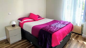 4 slaapkamers, een strijkplank/strijkijzer, gratis wifi, beddengoed