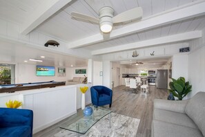 Living area - Aqua Oasis (Fort Myers Beach)