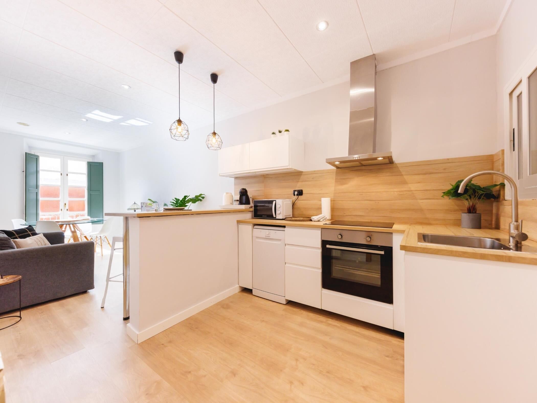 Kaffetrakter/tekoker, kjøleskap, mikrobølgeovn og ovn