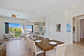 House, Multiple Beds (Funky Conch) | Dining